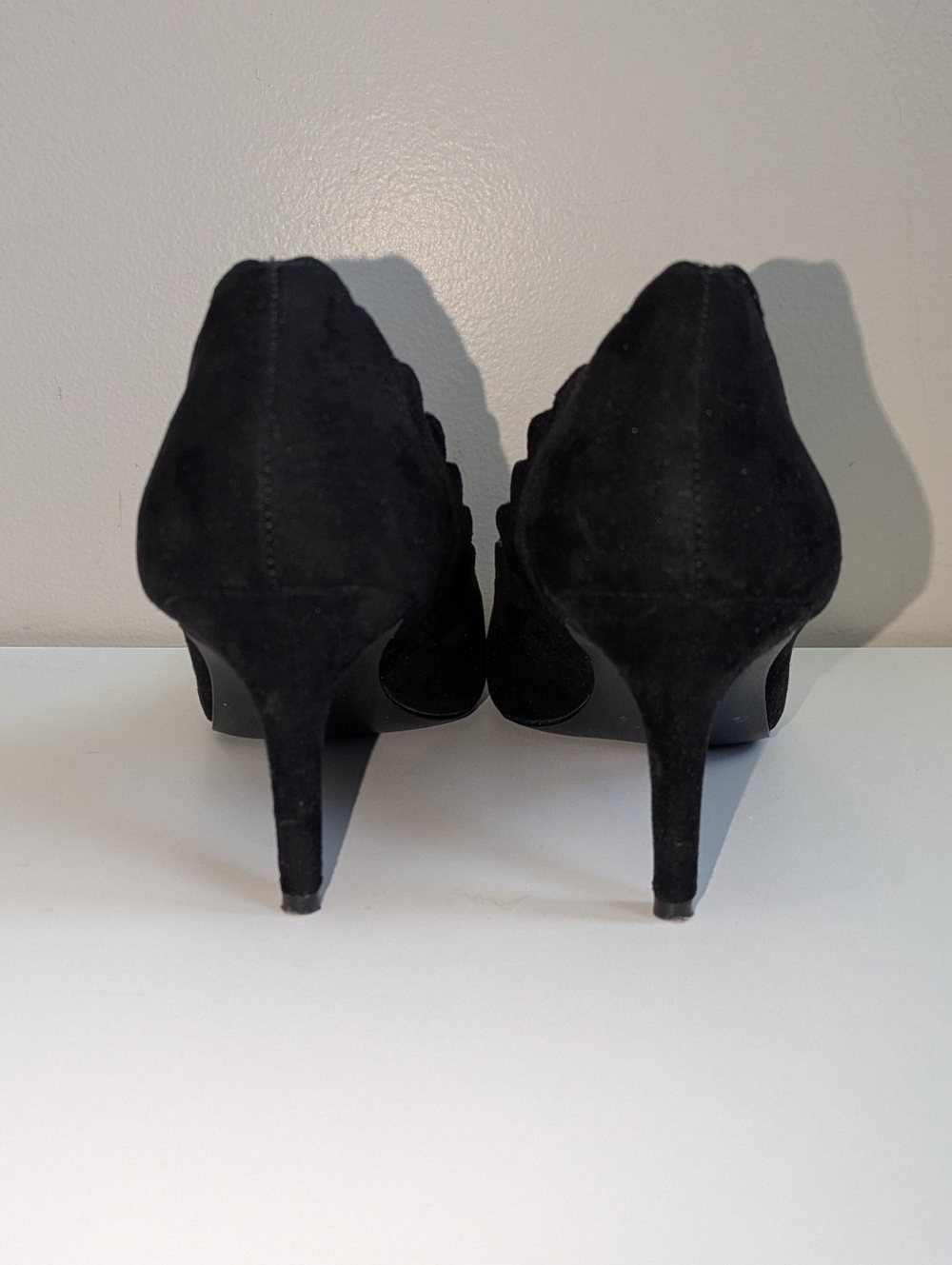 Jeanne Beker Black Scalloped Suede High Heels - Picture 6 of 11